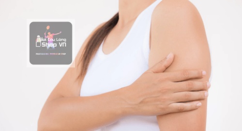 Đánh cầu lông bị đau bắp tay có ảnh hưởng nghiêm trọng không?