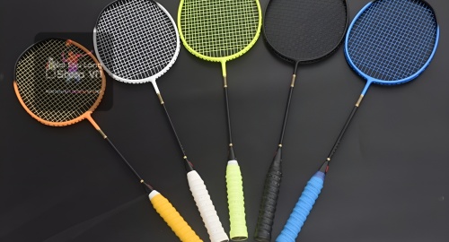 Vợt 2U là gì? Dòng vợt cầu lông này có phù hợp cho người mới không?