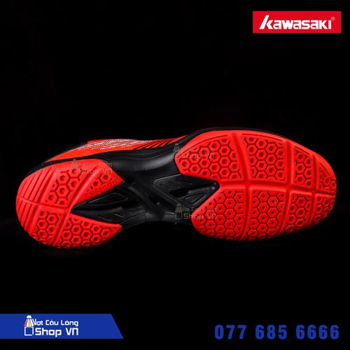 Mặt đế của gi&agrave;y cầu l&ocirc;ng Kawasaki K063 đỏ chắc chắn