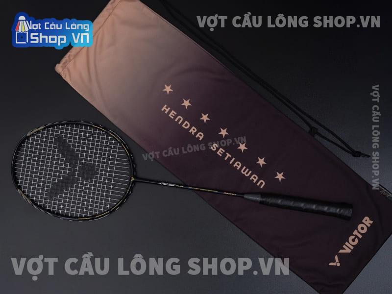 Nhiều c&ocirc;ng nghệ ti&ecirc;n tiến hội tụ tại c&acirc;y vợt VICTOR AURASPEED Hendra Setiawan
